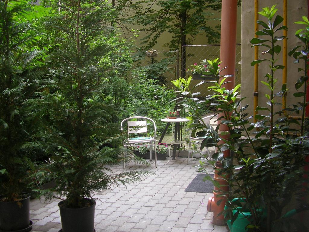 Standard Apartment By Hi5-Liszt Ferenc Square بودابست المظهر الخارجي الصورة